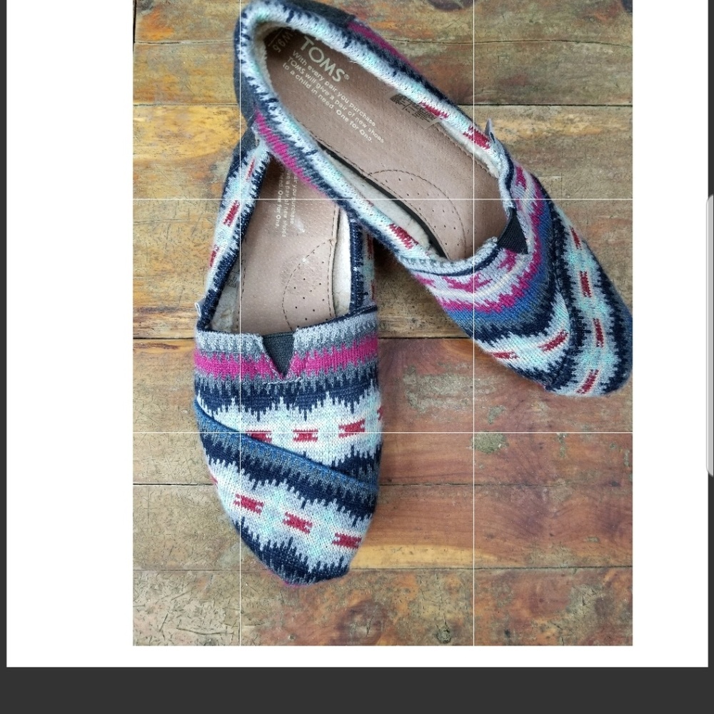 Toms Aztec / Navajo  pattern slip on shoes-sz.9.5